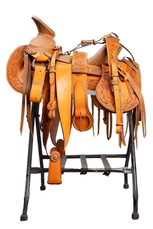 MONTURA DE GUARDA CINCELADAS TABACO COLA DE PATO CON CANTINA Y FUSTE FORRADO EN PIEL