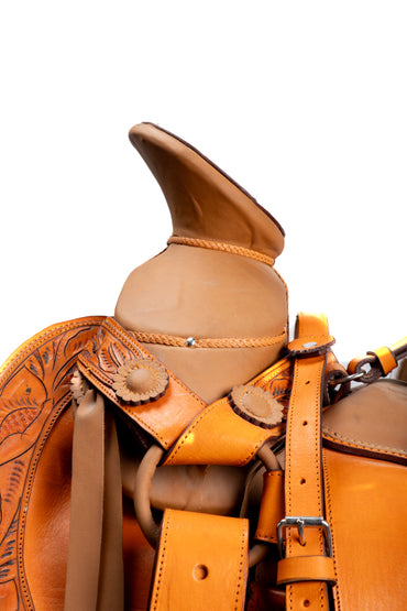 MONTURA DE GUARDA CINCELADAS TABACO COLA DE PATO CON CANTINA Y FUSTE FORRADO EN PIEL