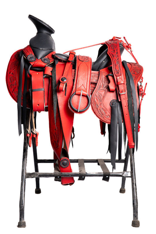 MONTURA DE GUARDA CINCELADAS ROJO ASIENTO NEGRO  COLA DE PATO CON CANTINA Y FUSTE