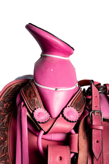 MONTURA DE GUARDA CINCELADAS ROSA COLA DE PATO CON CANTINA Y FUSTE FORRADO EN PIEL