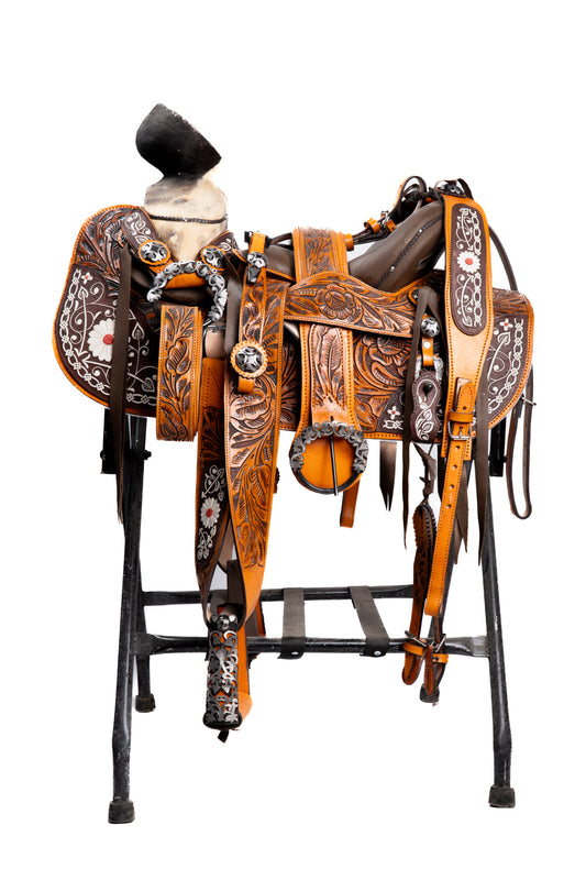 MONTURA CINCELADA CHOCOLATE CON GUARDA EN PITA DE FLOR AMARILLA HERRAJE PAVONADO Y FUSTE ZURRON DE MEDIA NARANJA