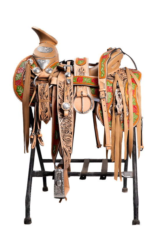 MONTURA COLA DE PATO CINCELADA Y PINTADA A MANO MODELO ROSAS ROJAS CON HOJAS EN COLOR NATURAL DE MEDIA GALA Y HERRAJE EN ACERO MONEL