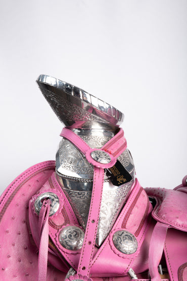 MONTURA COLA DE PATO CINCELADA A MANO ROSA FUSTE Y HERRAJE MONEL