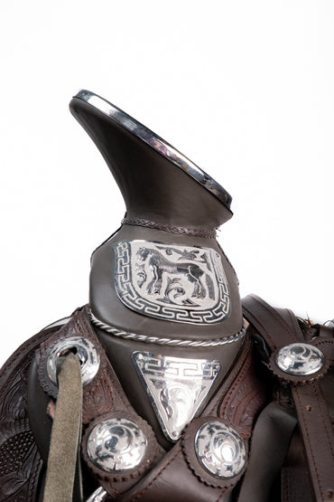 MONTURA COLA DE PATO CON CANTINA GUARDA CINCELADAS CHOCOLATE MEDIA GALA Y HERRAJE DE ACERO MONEL