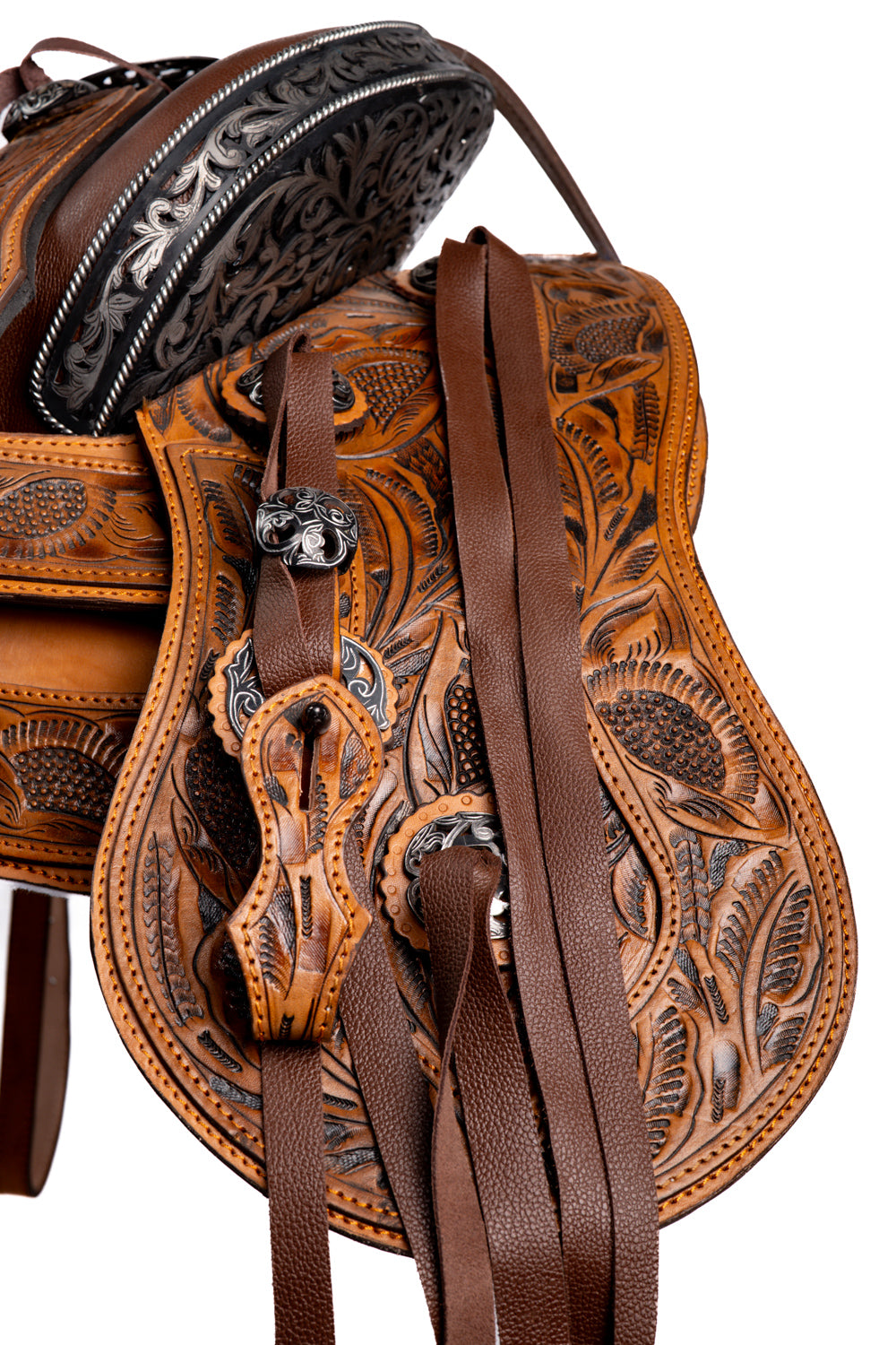 MONTURA CINCELADAS A MANO COLA DE PATO TABACO CON CANTINA FUSTE Y HERRAJE CALADO Y PAVONADO NEGRO