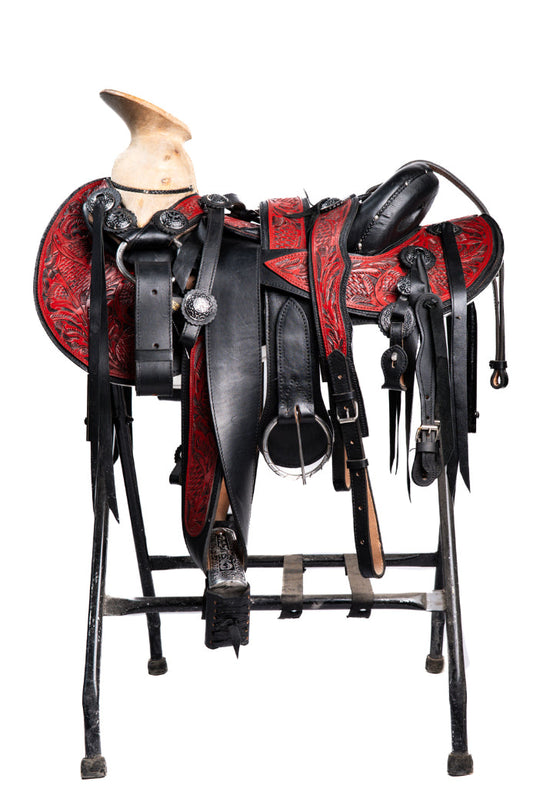 MONTURA DE GUARDA CINCELADAS NEGRA CON ROJO COLA DE PATO FUSTE NORMAL