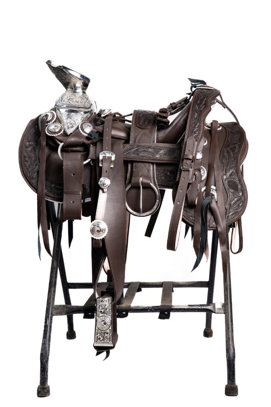 MONTURA GUARDA CINCELADAS COLA DE PATO CON CANTINA COLOR CHOCOLATE CON FUSTE Y HERRAJE EN ACERO MONEL