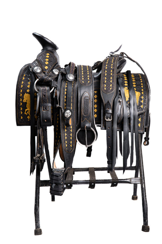 MONTURA CUADRADA BORDADAS EN HILO DE ALGODON NEGRO CON DORADO VAQUETA DEL 4 HERRAJE ACERO MONEL