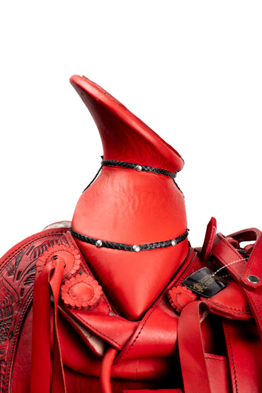 MONTURA DE GUARDA CINCELADAS ROJO COLA DE PATO CON CANTINA Y FUSTE FORRADO EN PIEL